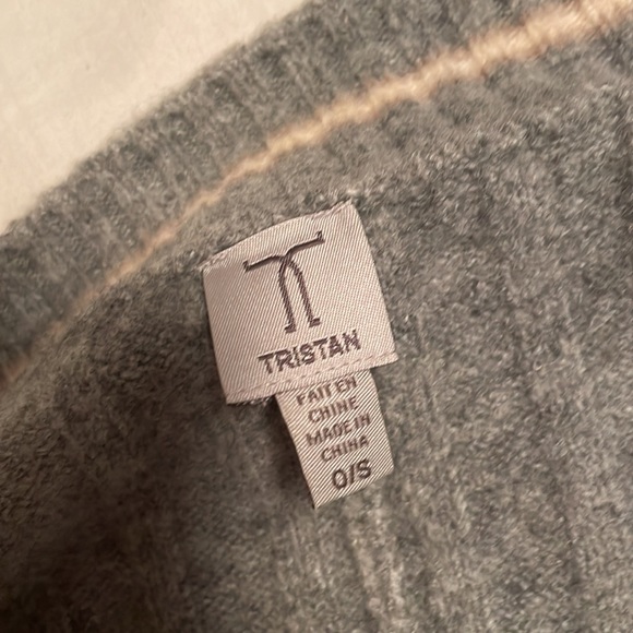 Tristan Grey poncho - Picture 3 of 4